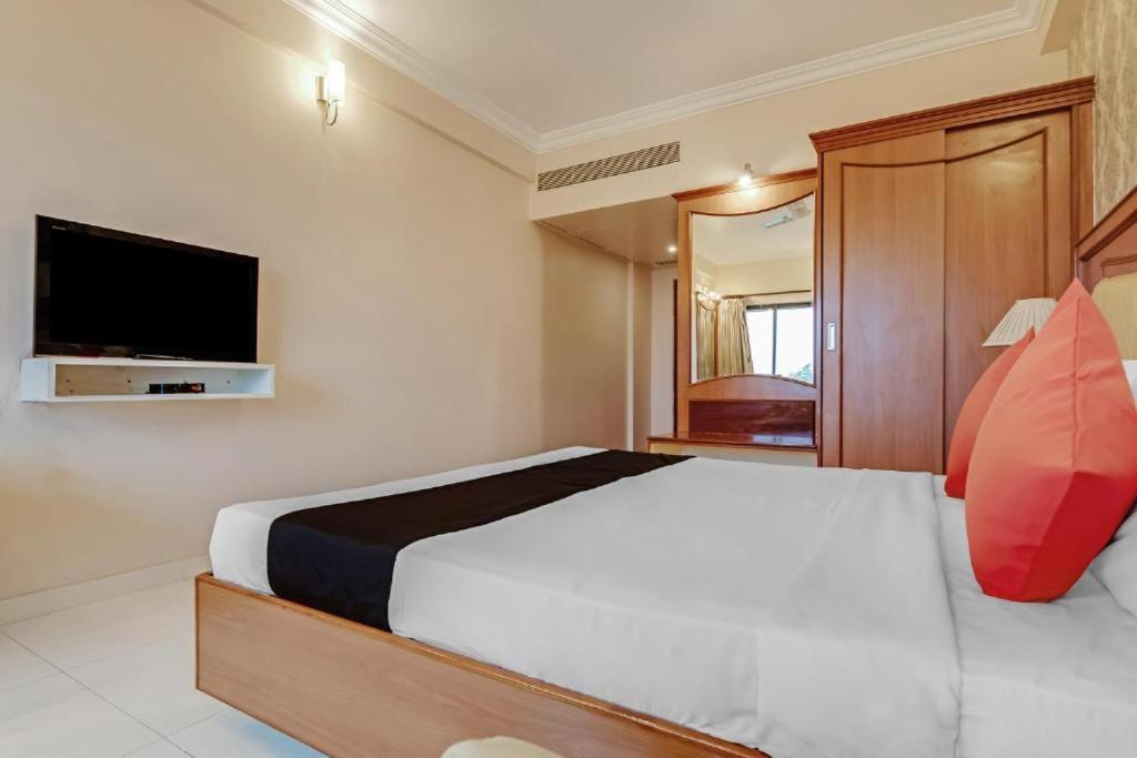 Hotel Devi Tower Салем Екстериор снимка