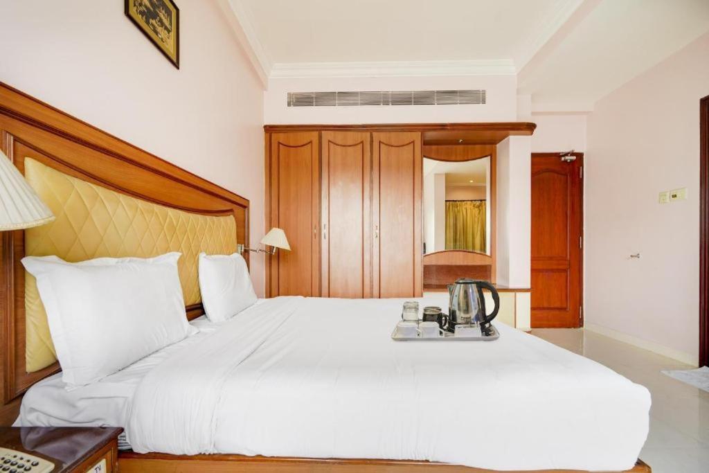 Hotel Devi Tower Салем Екстериор снимка